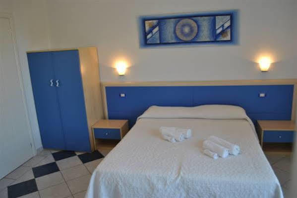 Lewis Rooms Poetto Beach Cagliari Ngoại thất bức ảnh