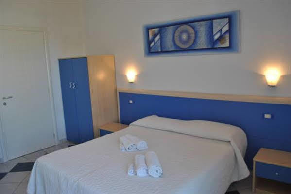 Lewis Rooms Poetto Beach Cagliari Ngoại thất bức ảnh